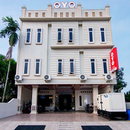Super Oyo 621 Vania Residence Медан Экстерьер фото